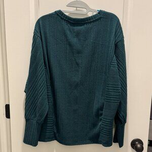 Green Simply Vera Wang Sweater - XL